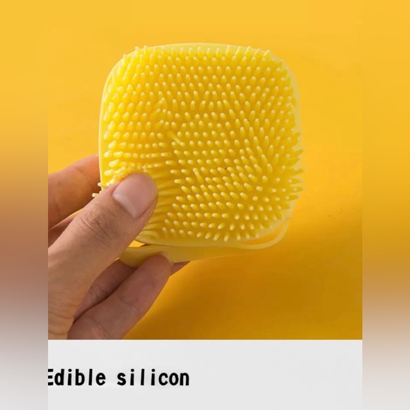 Pet Bath Brushes Massage Shampoo
Dispenser Available in Pink, Yellow and Green - Picture 6 of 15